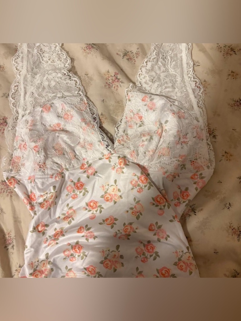 Fitted Lace floral princess Polly size 6 tank top
Brand new, never worn